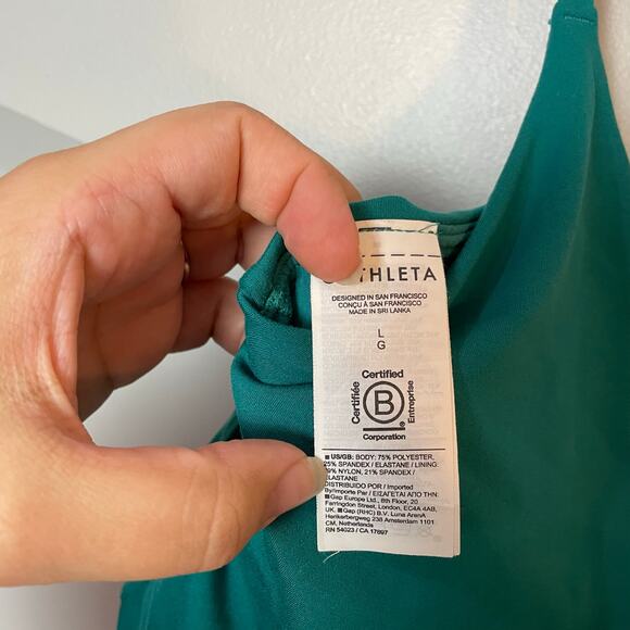 Athleta Elation V-Neck Longline Emerald Green Bra Crop Top SZ LARGE Yoga EUC - Picture 6 of 10